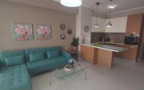 Konstantina Apartment Near The Beach